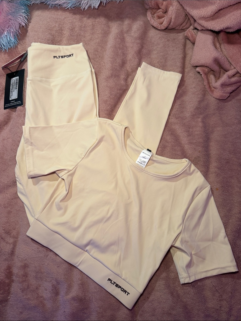 PrettyLittleThing Cream Active Crop Top & High-Waist Leggings Set size s/m